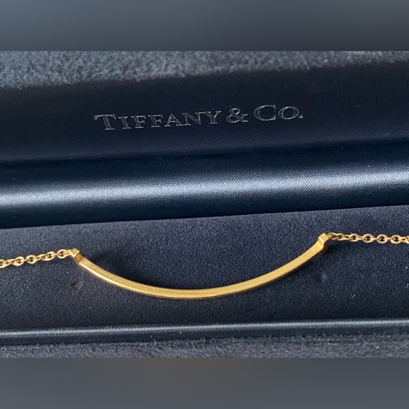 Tiffany T Smile Bracelet in Yellow Gold - Picture 9 of 13